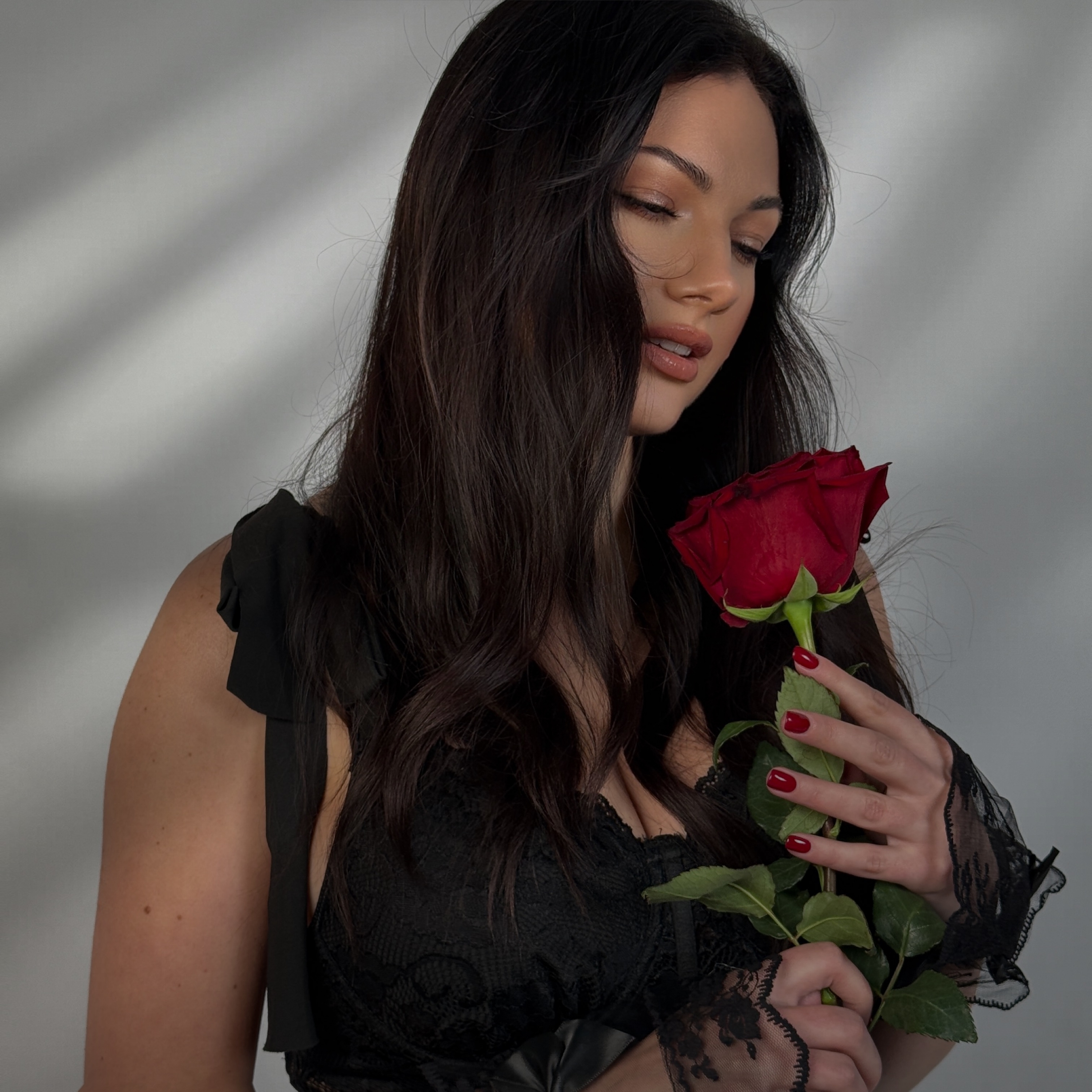 Official cover artwork for the single Квітка by Ana Danch